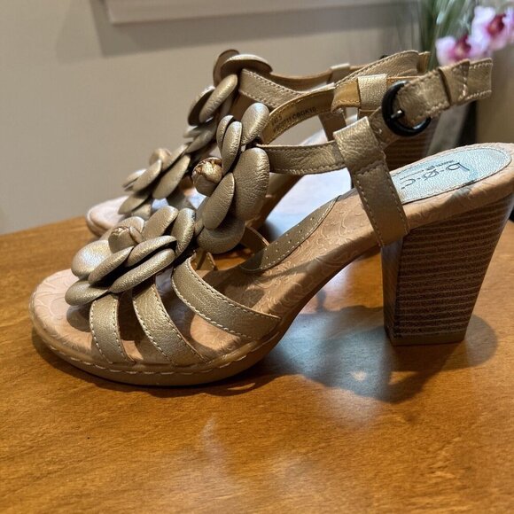 B.O.C Born Concepts Metallic Leather Champagne Flowers Block Heel Sandals Size 9 - Picture 3 of 13